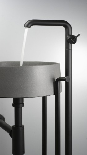 Bateria-umywalkowa-wolnostojaca-DEANTE-Silia-BQS-N2KK-Nero-wizualizacja-1.jpg