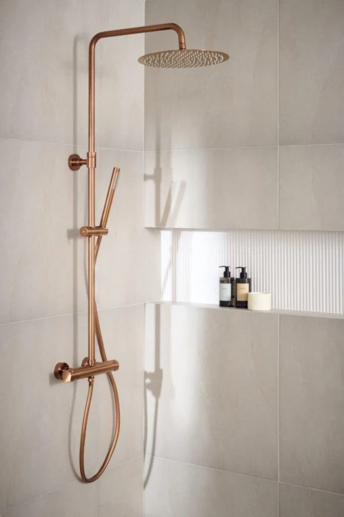 MOZA_BRUSHED_ROSE_GOLD_deszczownia_wannowa_z_bateria_termostatyczna (3).jpg