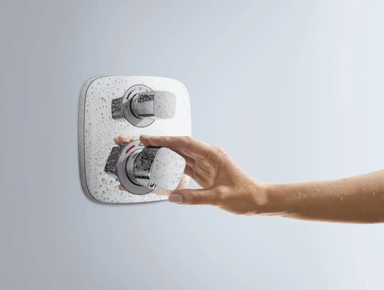 Bateria natryskowa HANSGROHE ECOSTAT E podtynkowa, termostatyczna, el.zew., z zaworem odc-przeł., chrom 15708000